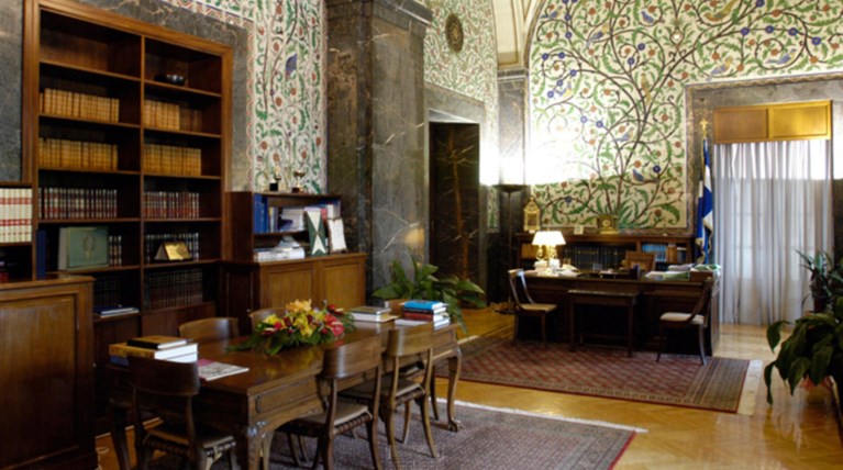 Μια αλλιώτικη ξενάγηση στα ενδότερα της Βουλής -φωτό-