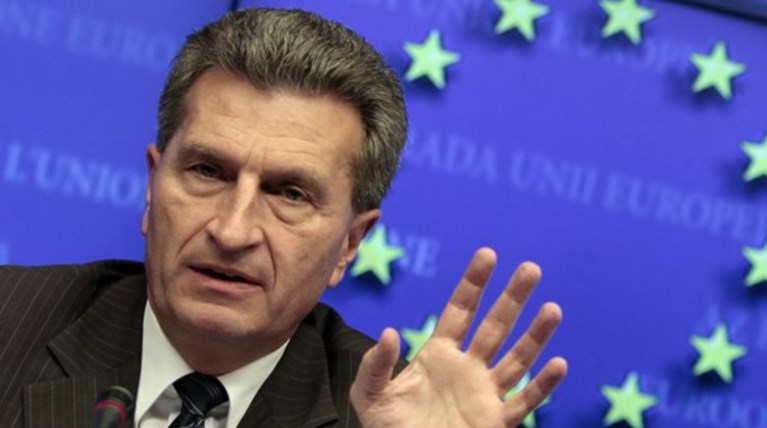 Νέο καμπανάκι από Κομισιόν σε Αθήνα για τις άδειες