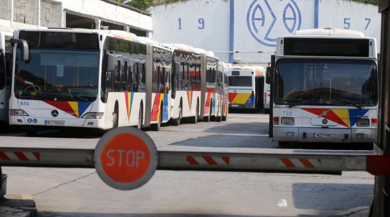 Με προσφυγή στη Δικαιοσύνη απειλεί ο Τζιτζικώστας για τον ΟΑΣΘ