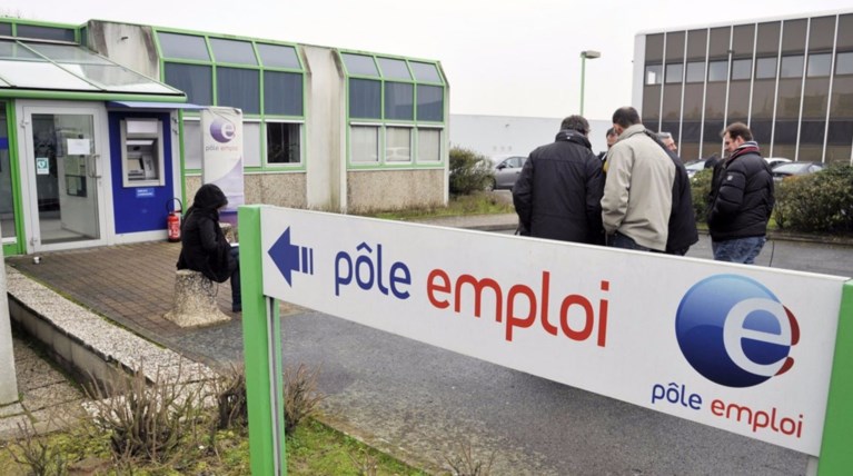 Αύξηση - σοκ της ανεργίας στη Γαλλία απειλεί τον Ολάντ