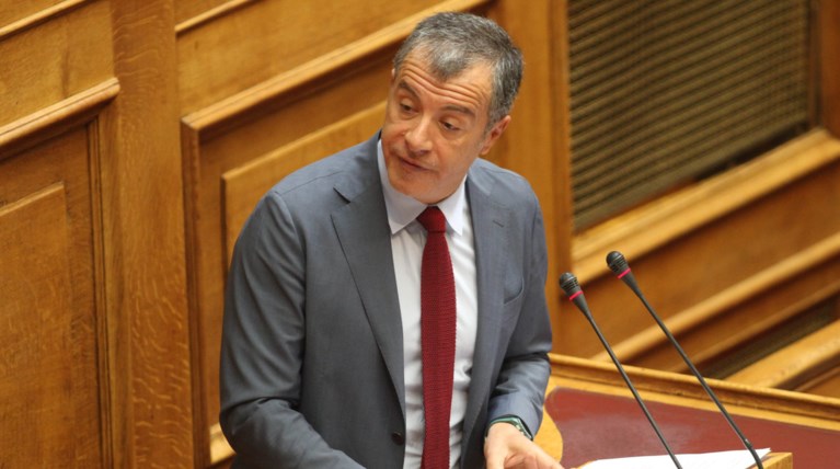 Θεοδωράκης: Υποκριτές οι ΣΥΡΙΖΑΝΕΛ με τα παιδιά τους σε ιδιωτικά σχολεία