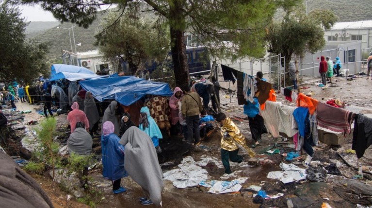 Σοκάρουν οι αποκαλύψεις για τον ομαδικό βιασμό 16χρονου στη Μόρια