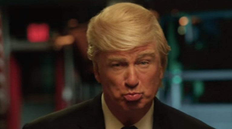 O Alec Baldwin ως Ντ. Τραμπ είναι πραγματικά απολαυστικός-Δείτε το βίντεο