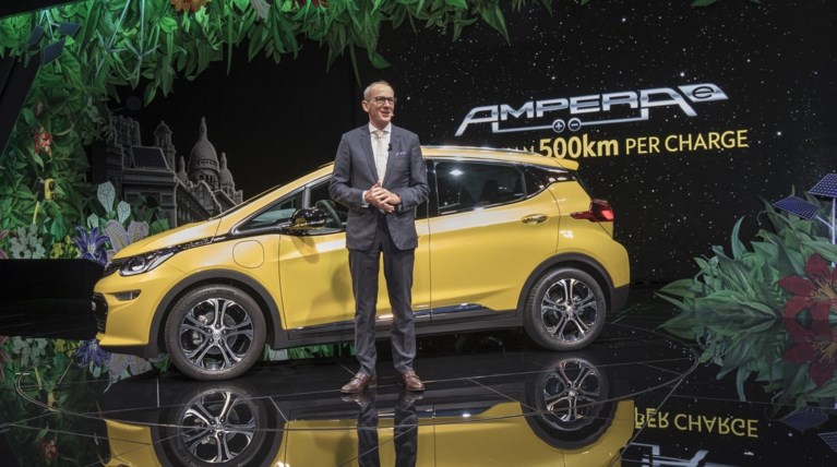 Από το Λονδίνο στο περίπτερο Opel στο Παρίσι με μία φόρτιση το Ampera-e