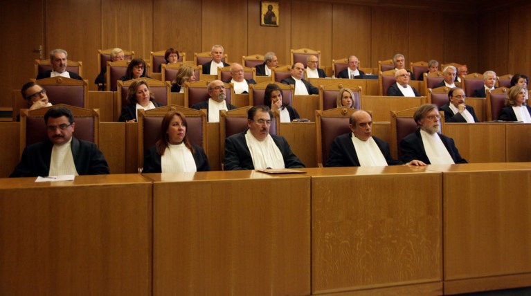 Θύελλα μεταξύ των δικαστών και διακοπή της συνεδρίασης