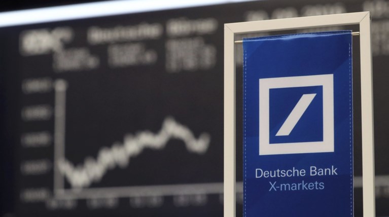 Άνοδος για τη μετοχή της Deutsche Bank μετά τις φήμες για συμβιβασμό