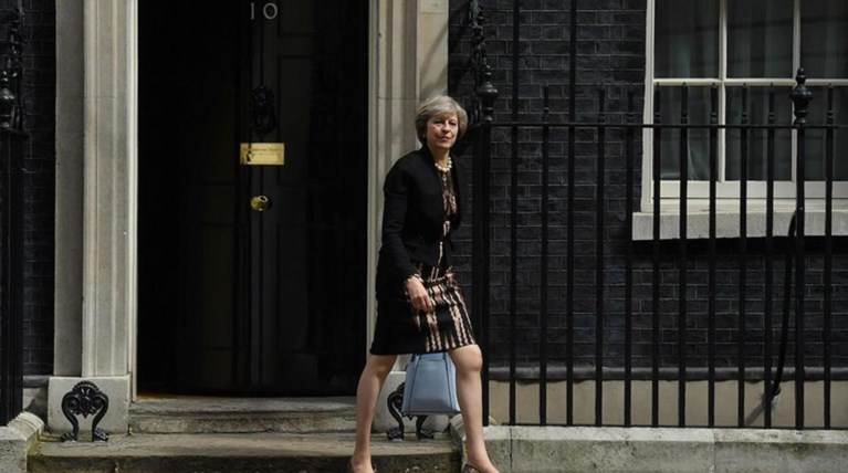 Brexit: Η Τερέζα Μέι ενεργοποιεί το άρθρο 50 τον Μάρτιο του 2017