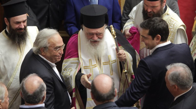 Ιερώνυμος σε Βούτση: Τα σπίτια μας καίγονται και εμείς τραγουδάμε