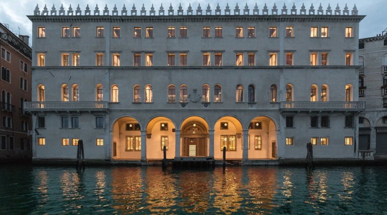 Το νέο κόσμημα της Βενετίας: Η πλωτή πόλη άνοιξε το πρώτο εμπορικό κέντρο