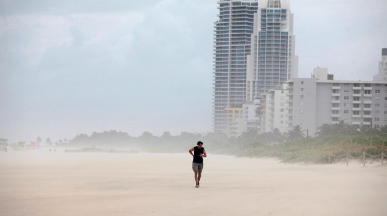 Σε κατάσταση εκτάκτου ανάγκης κηρύχθηκε η Φλόριντα λόγω του τυφώνα Μάθιου