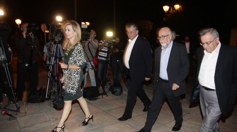 Δείτε εικόνες από τη συγκέντρωση στο Μέγαρο Μαξίμου