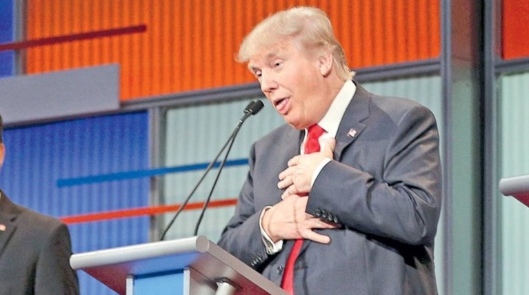 Τραμπ: Δεν με νοιάζει αν πεθαίνεις, μόνο να έρθεις να με ψηφίσεις