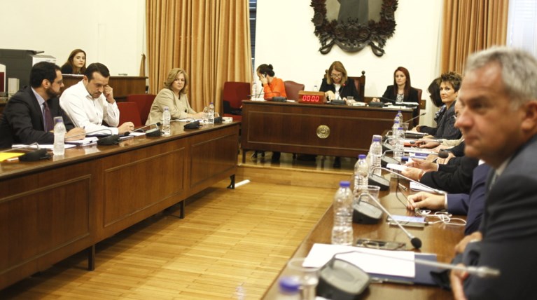 Εντονοι διάλογοι με Νίκο Παππά για τα κανάλια στη Βουλή