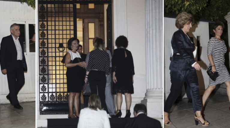 Χαλαρό "μασάζ" στους βουλευτές με ποτό και...αντάρτικα