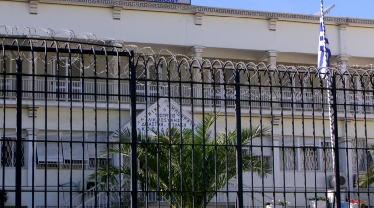 Εστειλαν ύποπτο τζιχαντιστή στον... Κορυδαλλό αντί να τον εκδώσουν