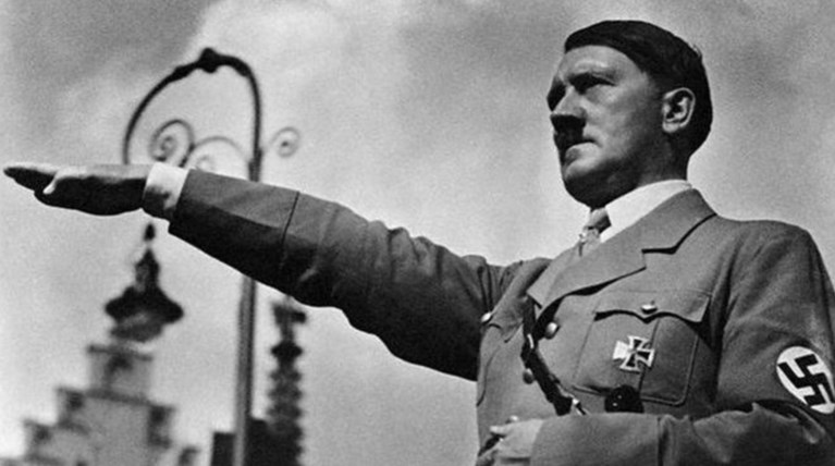 Η πρώτη βιογραφία του Χίτλερ που τον συνέκρινε με τον Ιησού