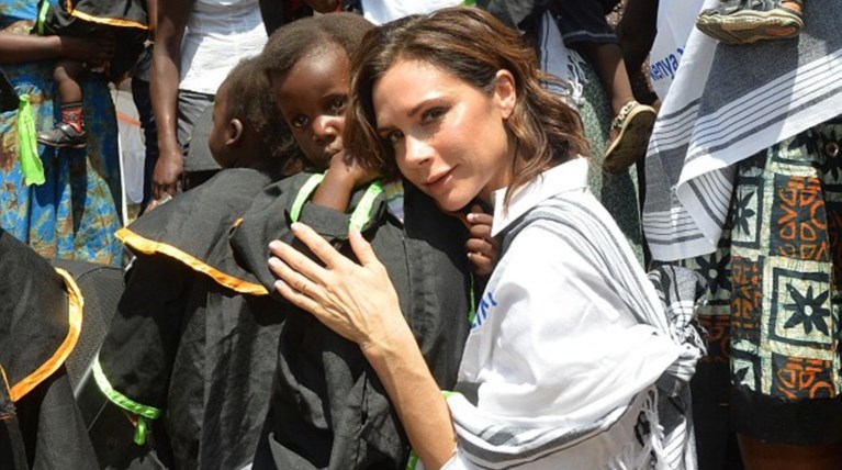 Στην Κένυα η Bικτόρια Μπέκαμ για καλό σκοπό [ΕΙΚΟΝΕΣ]