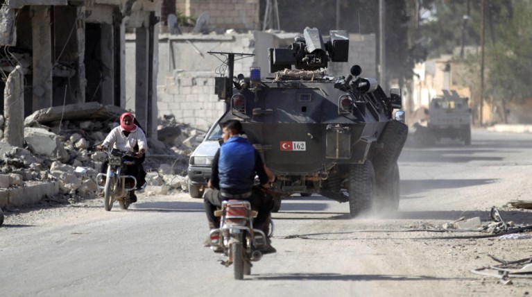 Spiegel: Ο Ερντογάν κυνηγάει Κούρδους στη Συρία και όχι το ISIS