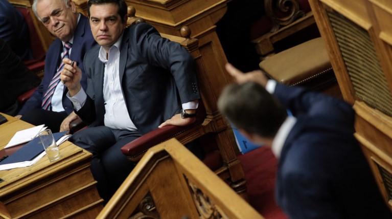 Ηλεκτρισμένο κλίμα στη Βουλή με βαριά υπονοούμενα