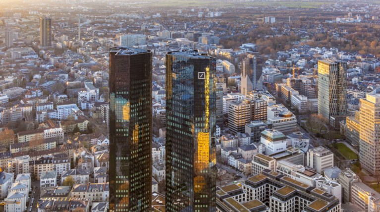 WSJ:Η Deutsche Bank είναι μόνο η κορυφή του παγόβουνου
