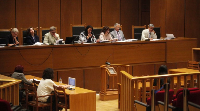 Λιποθύμησε μάρτυρας- αστυνομικίνα στη δίκη της Χ. Α