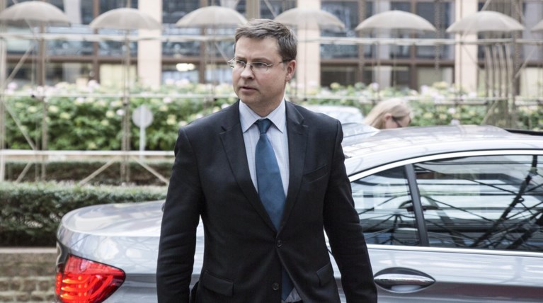 Μήνυμα Ντομπρόβσκις: Ξεχάστε την αναπροσαρμογή των στόχων για το πλεόνασμα