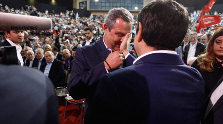 Τo....μπατσάκι Τσίπρα στον Καμμένο