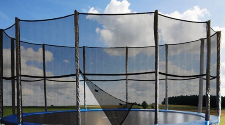 Πρίγκηπας έκανε τραμπολίνο και «έφαγε τα μούτρα του»