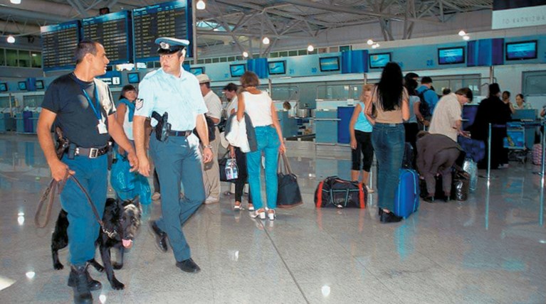 Συνέλαβαν Ρωσίδα στο Ελ. Βενιζέλος με 2,3 εκατ. ευρώ μετρητά