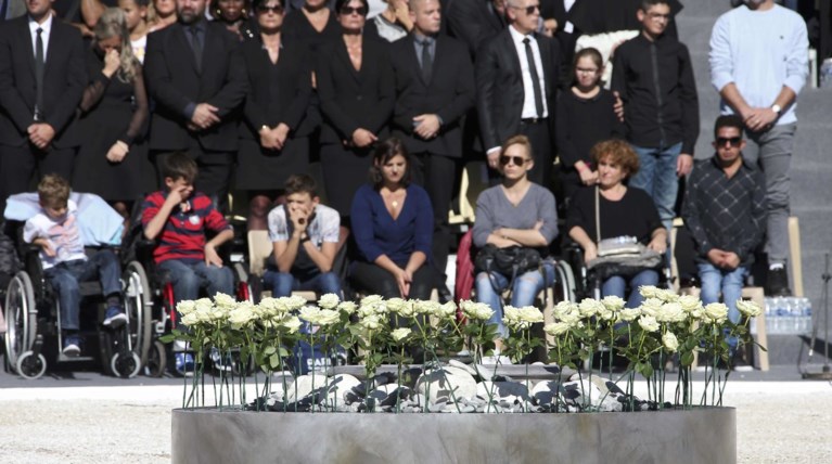 Η Γαλλία ξαναθρηνεί τα θύματα του τρομοκρατικού μακελειού στη Νίκαια φωτο