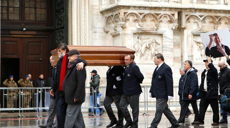 Με Bella Ciao, Τσε και..Μπέπε Γκρίλο η κηδεία του Ντάριο Φο