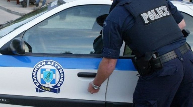 Συνελήφθησαν δύο αστυνομικοί, δούλευαν ως τσεκαδόροι σε μπαρ
