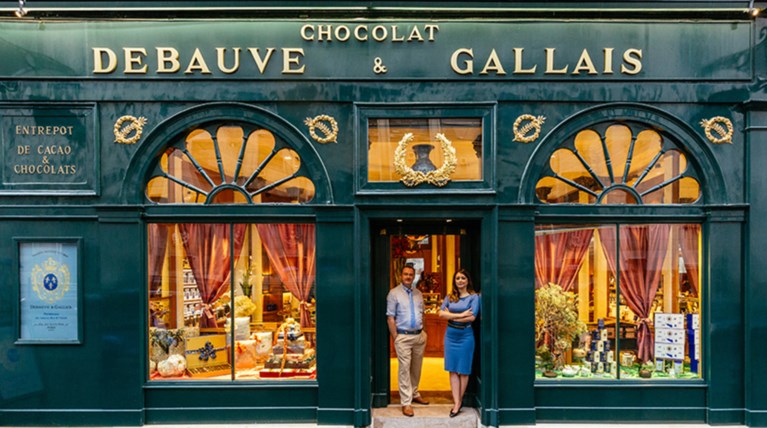 Περιηγηθείτε στις βιτρίνες, αληθινά έργα - τέχνης του Παρισιού