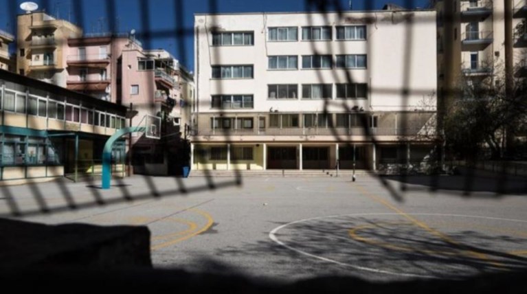 Απολύθηκαν 4 «κοπανατζήδες» εκπαιδευτικοί από το Δημόσιο