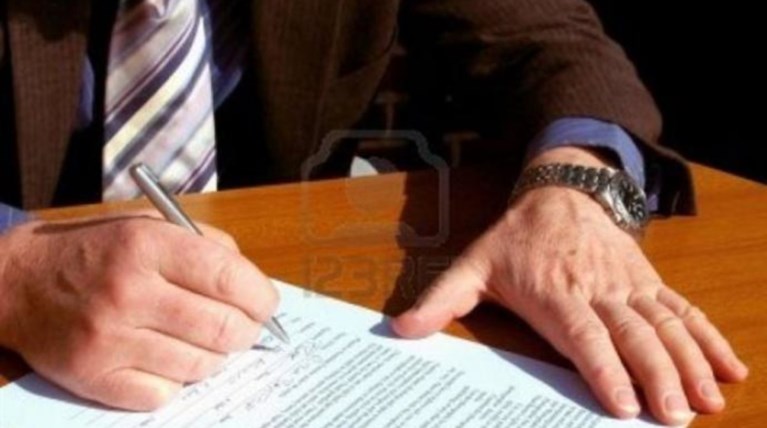 Από ποιους πλειστηριασμούς δεν απέχουν οι συμβολαιογράφοι