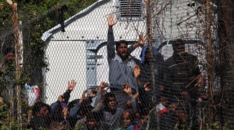 Spiegel: Η συμφωνία για τους πρόσφυγες «πεθαίνει», καταρρέουν τα hotspot