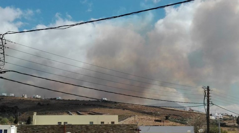 Ολονύκτια μάχη με τις φλόγες στον Ανω 'Αγιο Πέτρο της Ανδρου