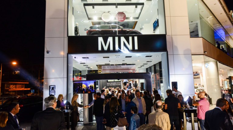 Εγκαίνια για το νέο λαμπερό showroom MINI της Σπανός Α.Ε.