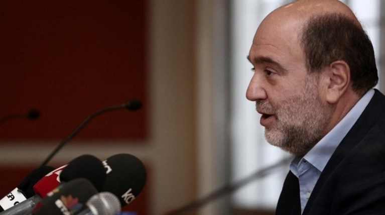«Πρώτη φορά Έλληνας υπουργός ζητεί βοήθεια από την τρόικα"