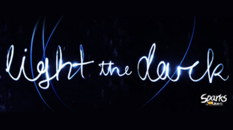 «Light the Dark!»: Το πνεύμα του εθελοντισμού "φωτίζει" την Αθήνα