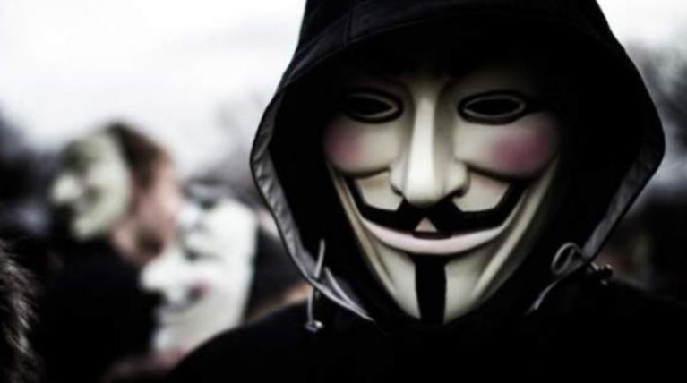 Μετά τον ISIS, οι Anonymous κήρυξαν πόλεμο στον Τραμπ