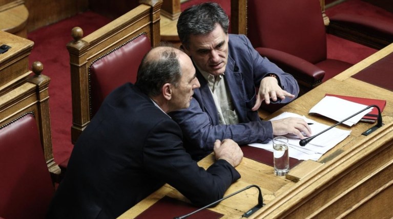 H συμφωνία στη Βουλή, τα «κόκκινα δάνεια» στο σφυρί