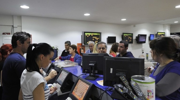 Πανικός στα πρακτορεία ΟΠΑΠ για τα 15,5 εκ του τζόκερ!