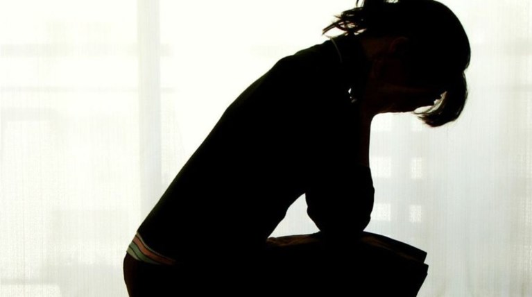 Σοκ:14χρονη πόσταρε γυμνές φωτό 13χρονης στο Facebook