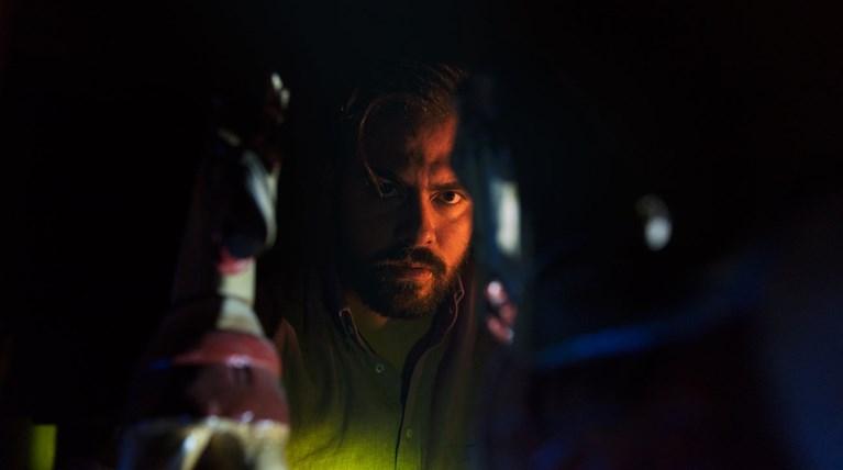 Mια παράσταση που φιλοξενείται αποκλειστικά σε σπίτια