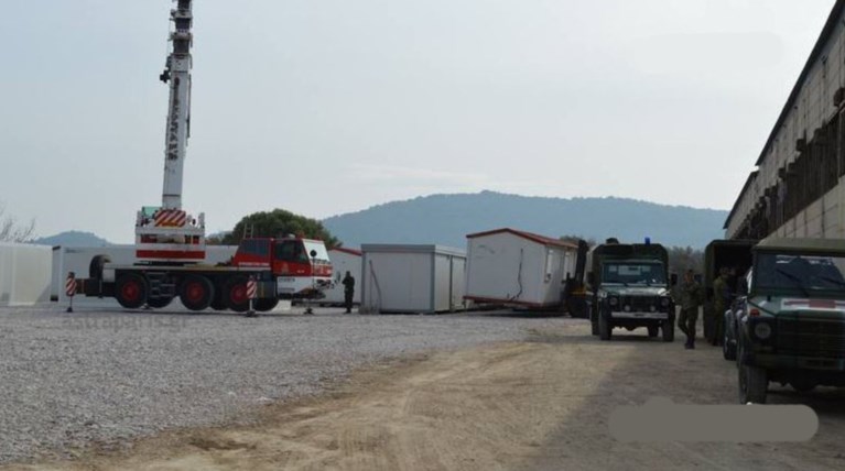 «Αρπα κόλλα» στήνουν hot spot ενόψει Τσίπρα στη Χίο