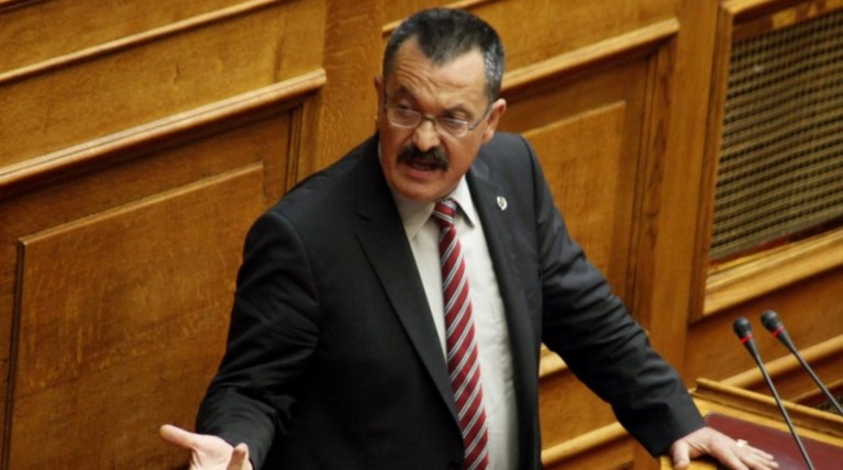 Πρόκληση Χρυσαυγιτών για τον ξυλοδαρμό του Β. Οικονόμου