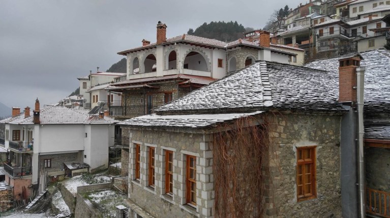 Μύρισε Χριστούγεννα! Χιόνια σε Ηπειρο, Πήλιο, Καρπενήσι