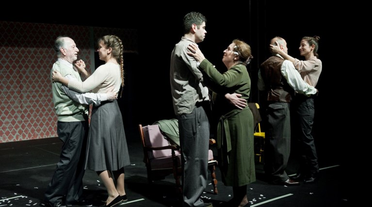 Έξι νέοι ηθοποιοί συναντούν το γήρας σε μια παράσταση ντοκουμέντο της ζωής