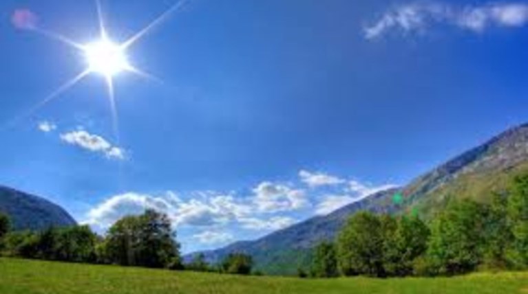 Καλός καιρός με τη θερμοκρασία στους 15 βαθμούς